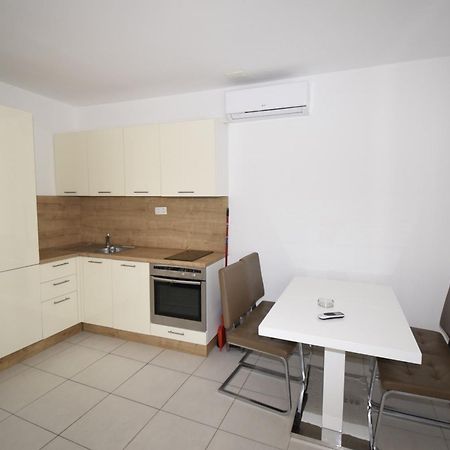 Stars Palace - Apartments And Rooms Jezera Bagian luar foto