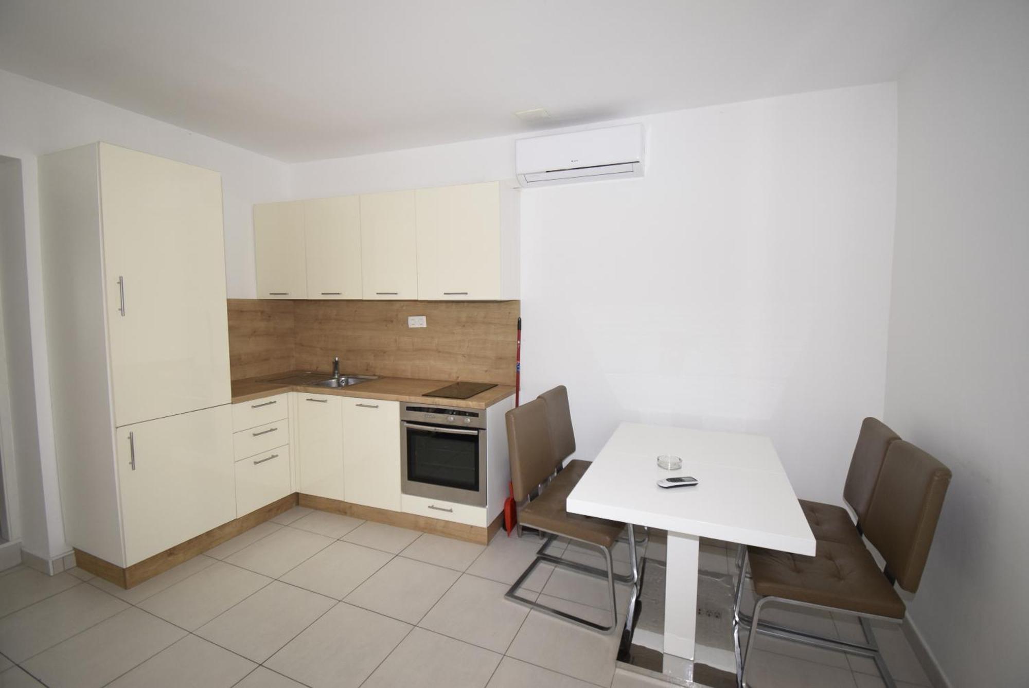 Stars Palace - Apartments And Rooms Jezera Bagian luar foto