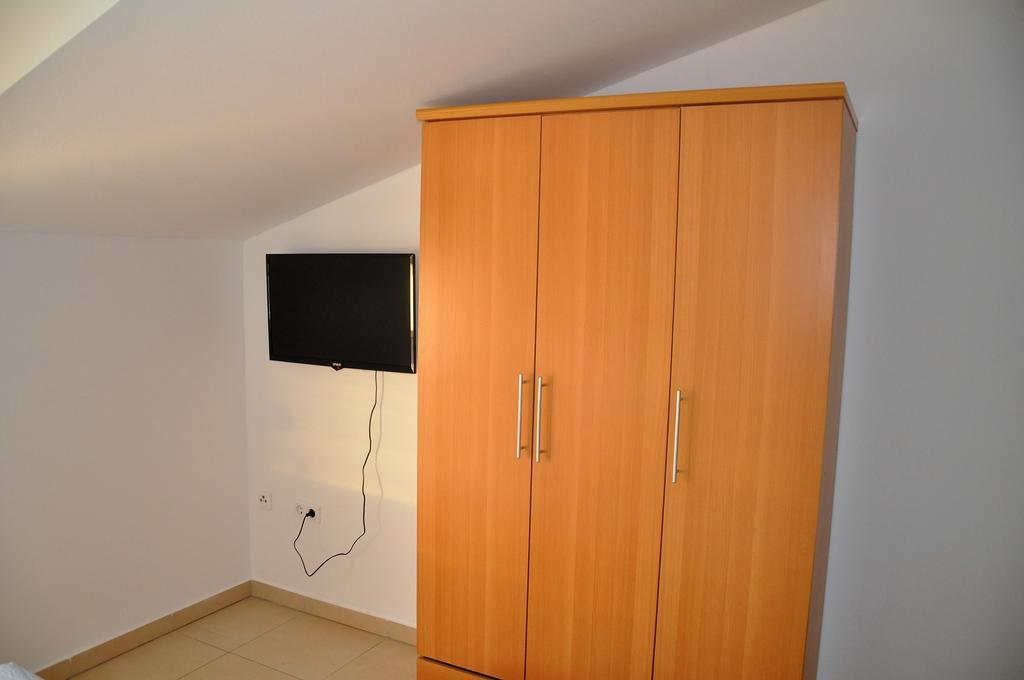 Stars Palace - Apartments And Rooms Jezera Bagian luar foto