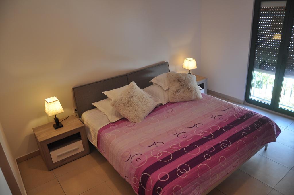 Stars Palace - Apartments And Rooms Jezera Bagian luar foto
