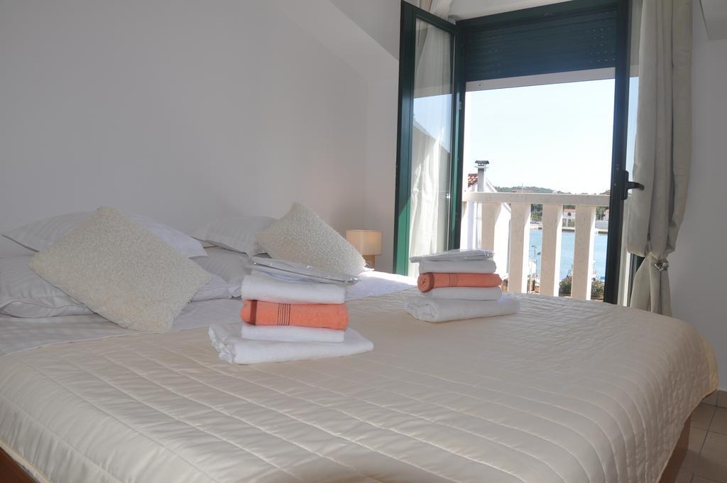 Stars Palace - Apartments And Rooms Jezera Bagian luar foto
