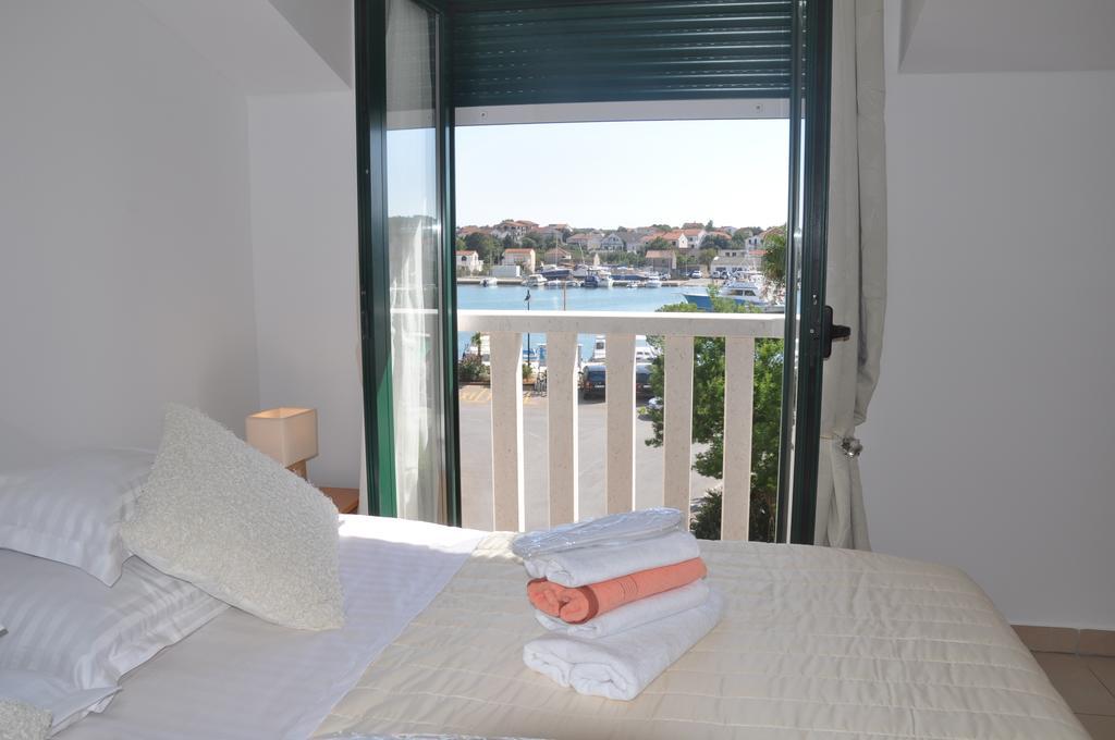 Stars Palace - Apartments And Rooms Jezera Bagian luar foto