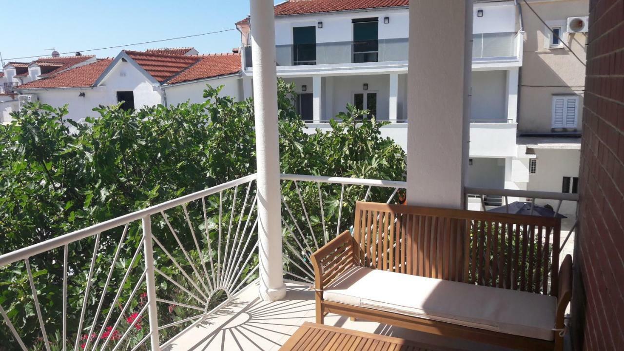 Stars Palace - Apartments And Rooms Jezera Bagian luar foto