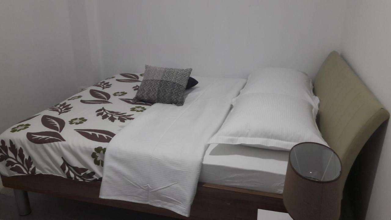 Stars Palace - Apartments And Rooms Jezera Bagian luar foto
