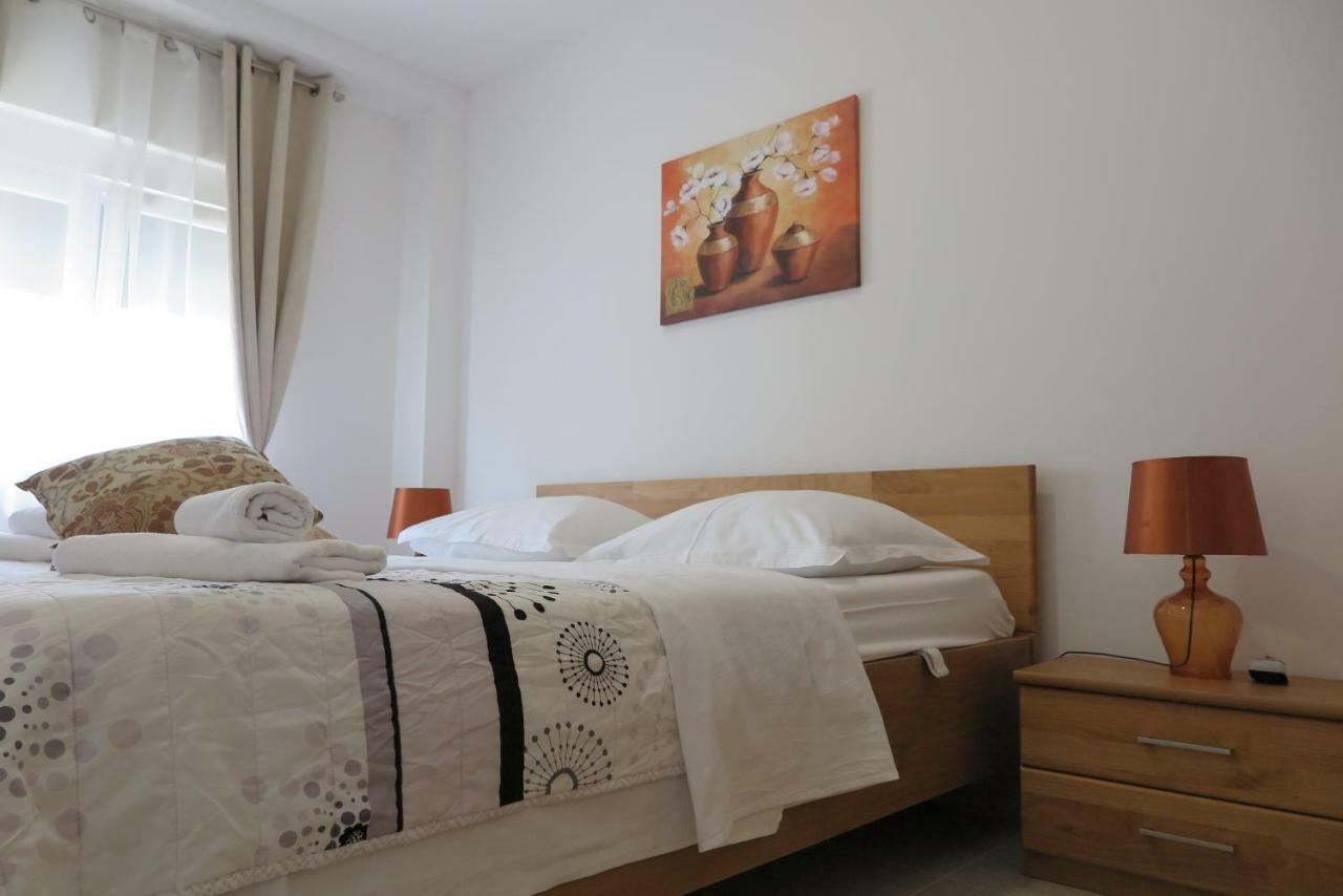 Stars Palace - Apartments And Rooms Jezera Bagian luar foto