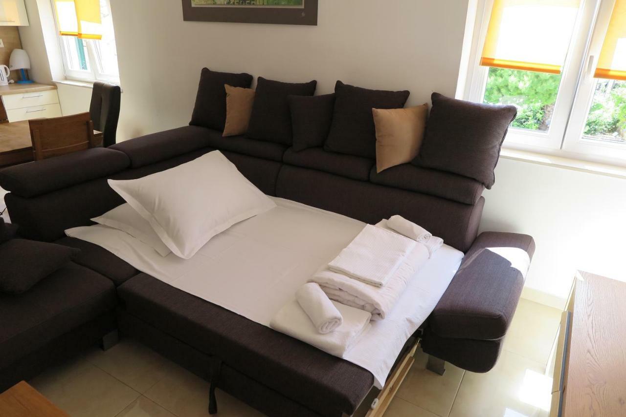 Stars Palace - Apartments And Rooms Jezera Bagian luar foto