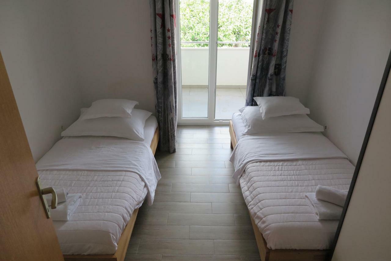 Stars Palace - Apartments And Rooms Jezera Bagian luar foto
