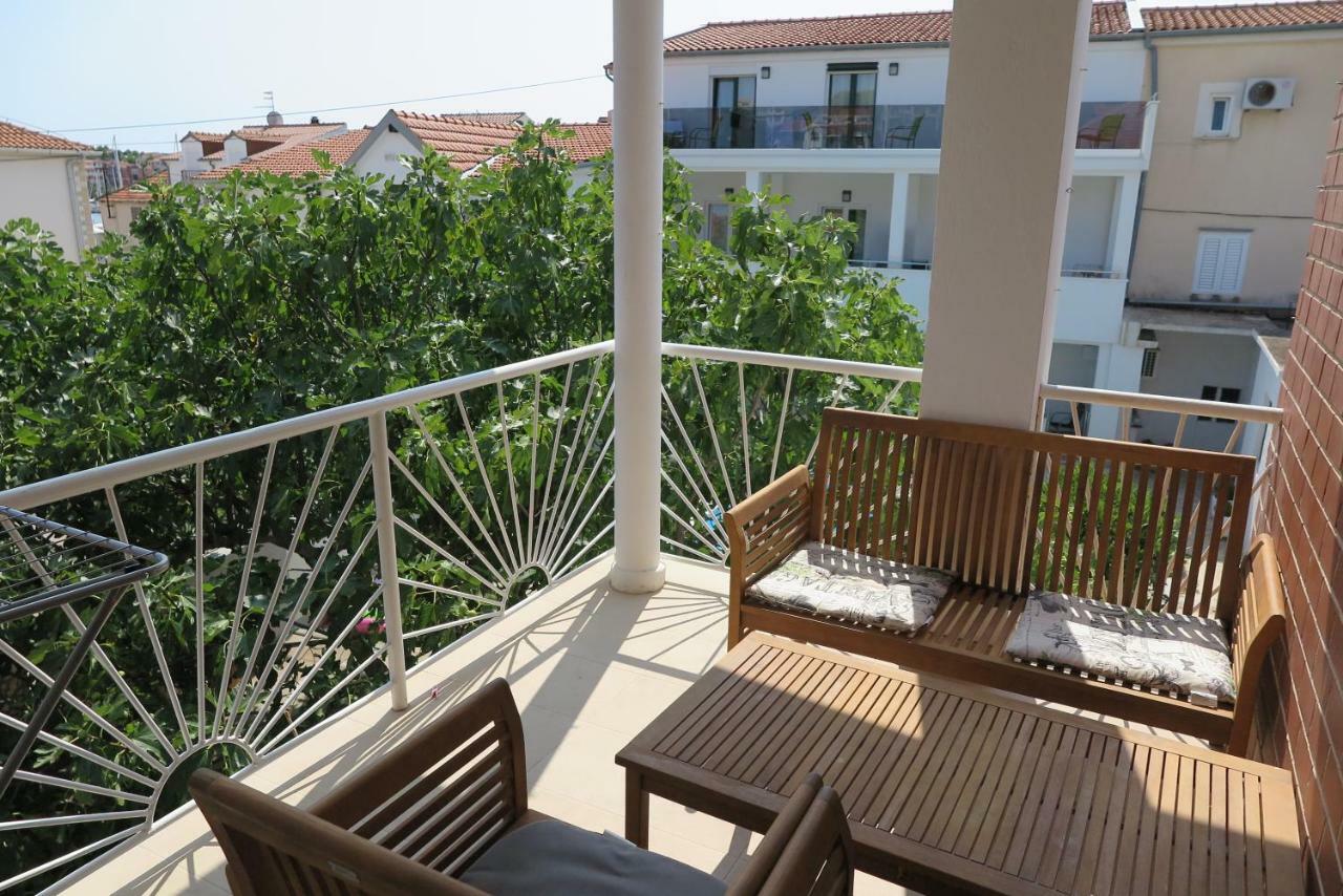 Stars Palace - Apartments And Rooms Jezera Bagian luar foto