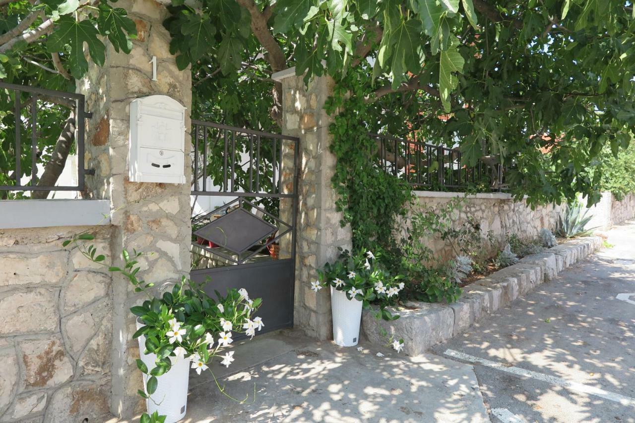 Stars Palace - Apartments And Rooms Jezera Bagian luar foto