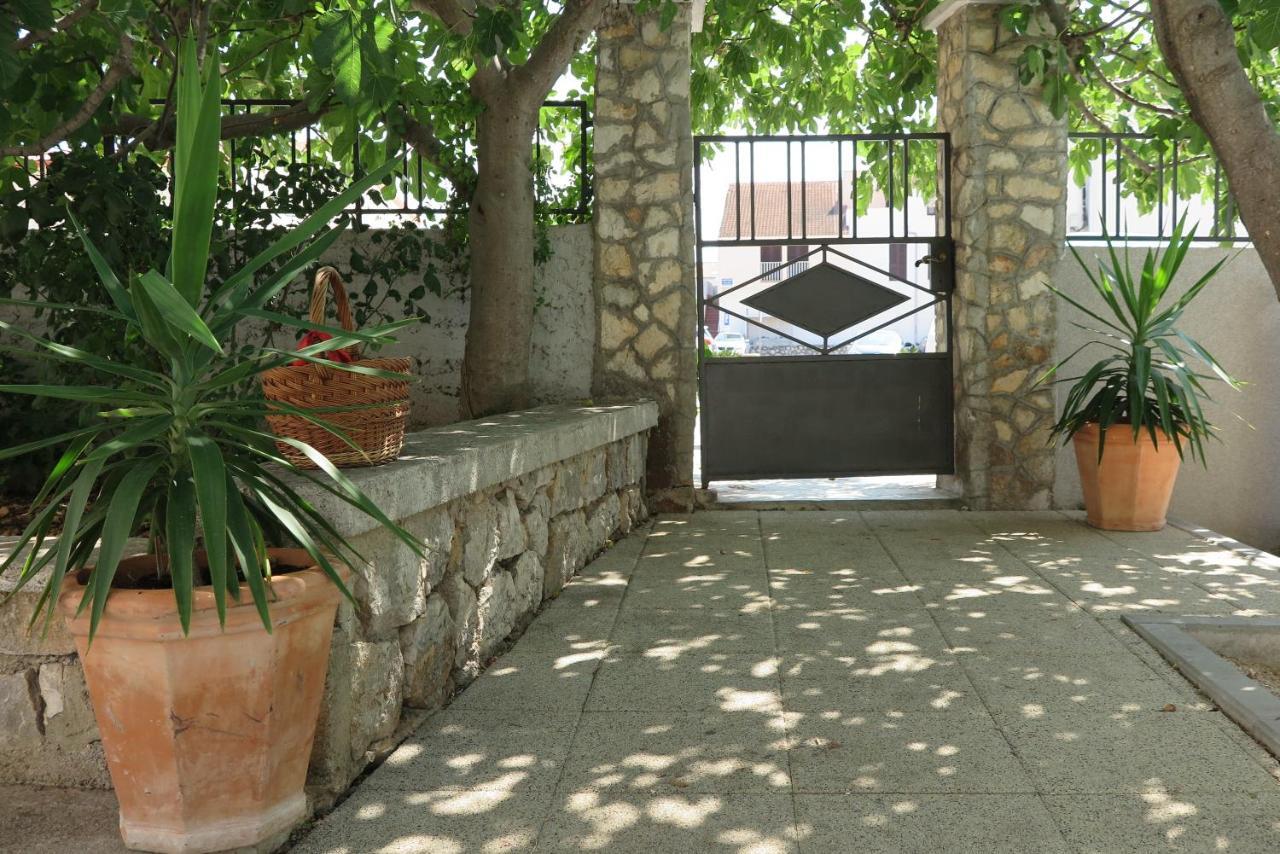 Stars Palace - Apartments And Rooms Jezera Bagian luar foto